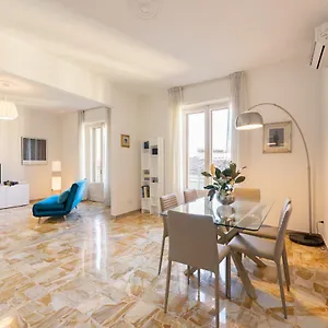 Roommo Artisti Italy